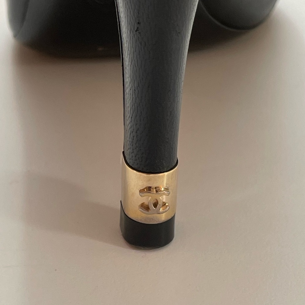Chanel Black Leather Peep-Toe Pearl Logo Heels Size 8.5 - Picture 5 of 15